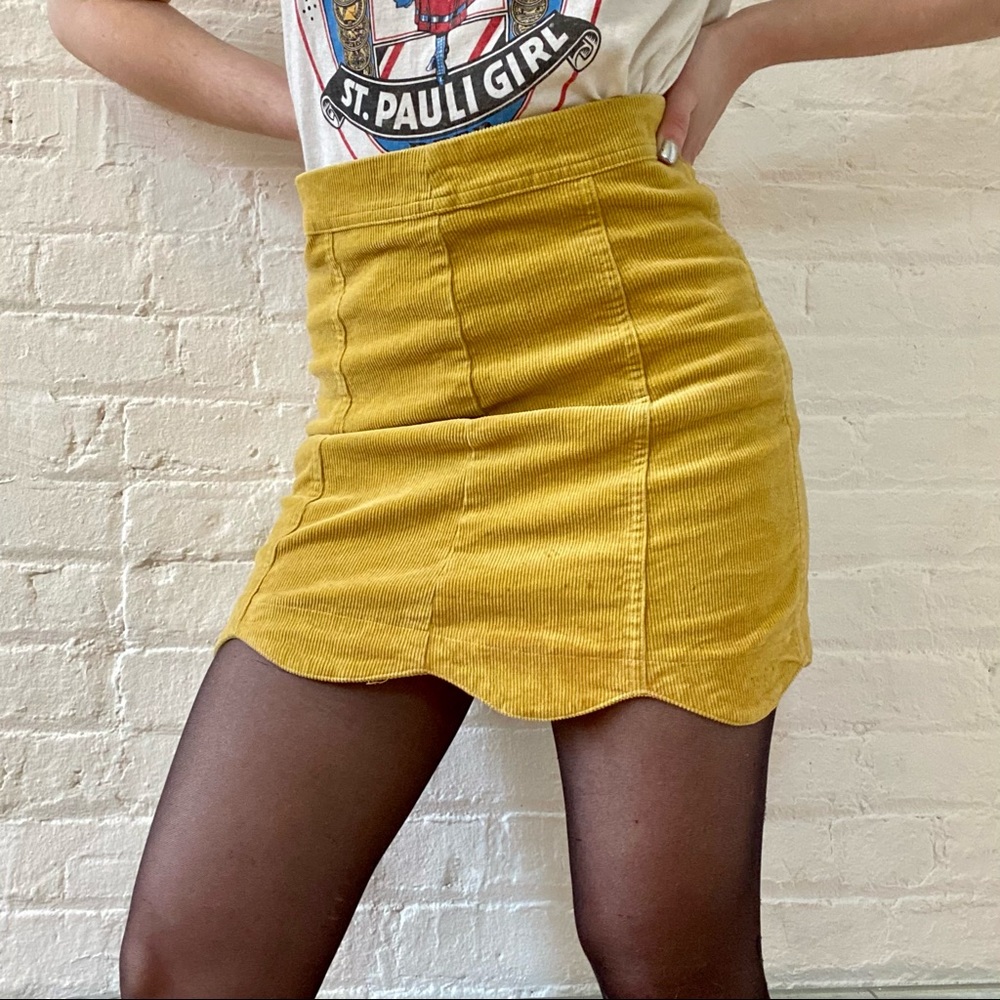 Mustard corduroy mini skirt with scallop hem 🪐🪐
